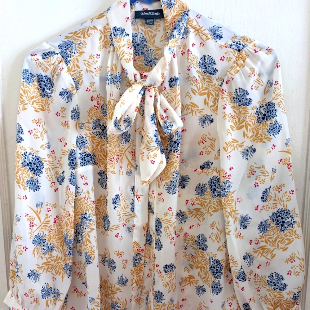 Modcloth tie-neck pussy bow yellow floral blouses